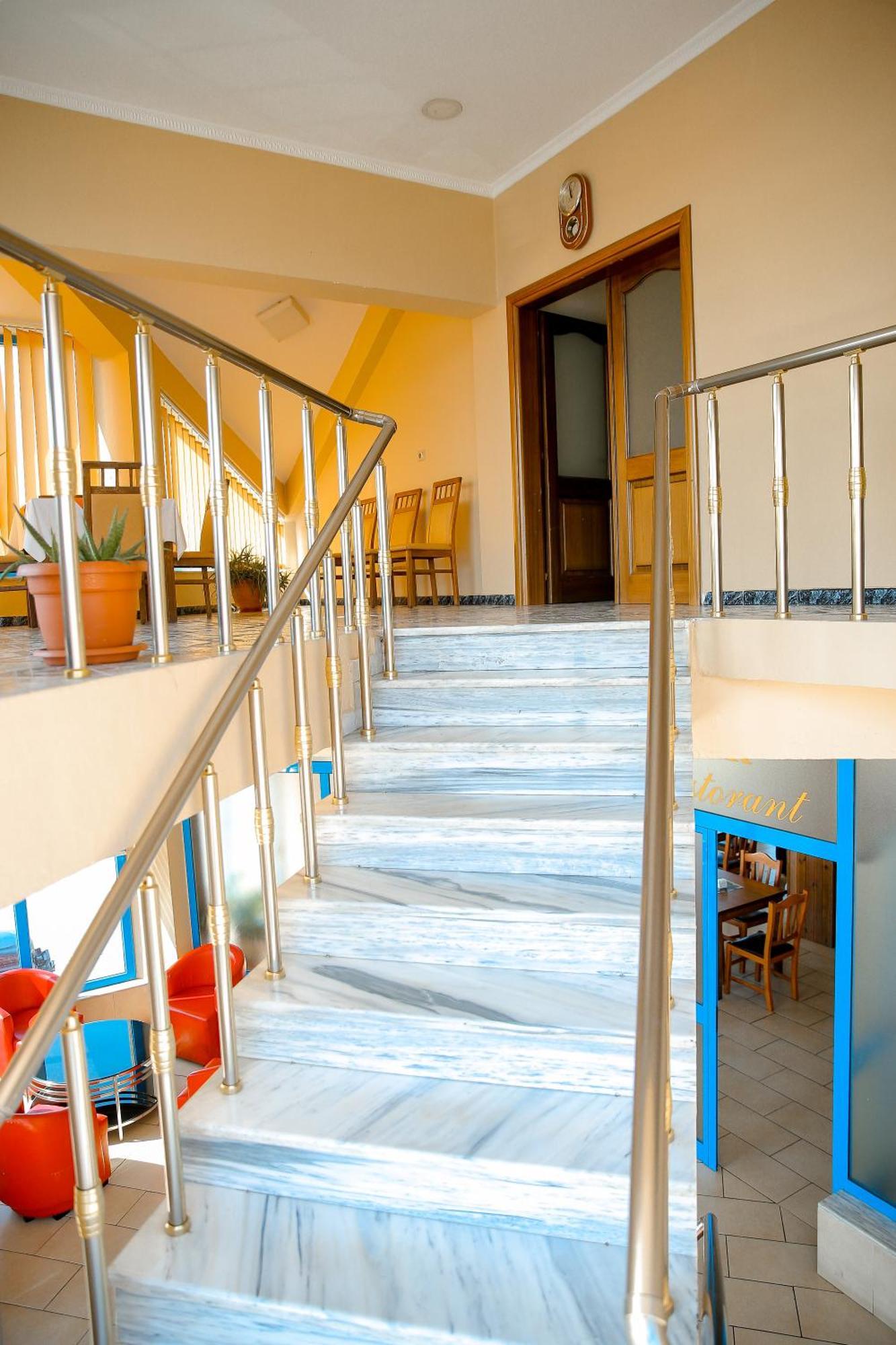 Hotel Ambasador Bahçallëk Zewnętrze zdjęcie