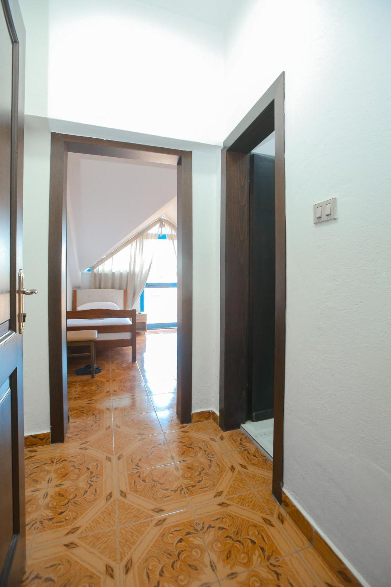 Hotel Ambasador Bahçallëk Zewnętrze zdjęcie